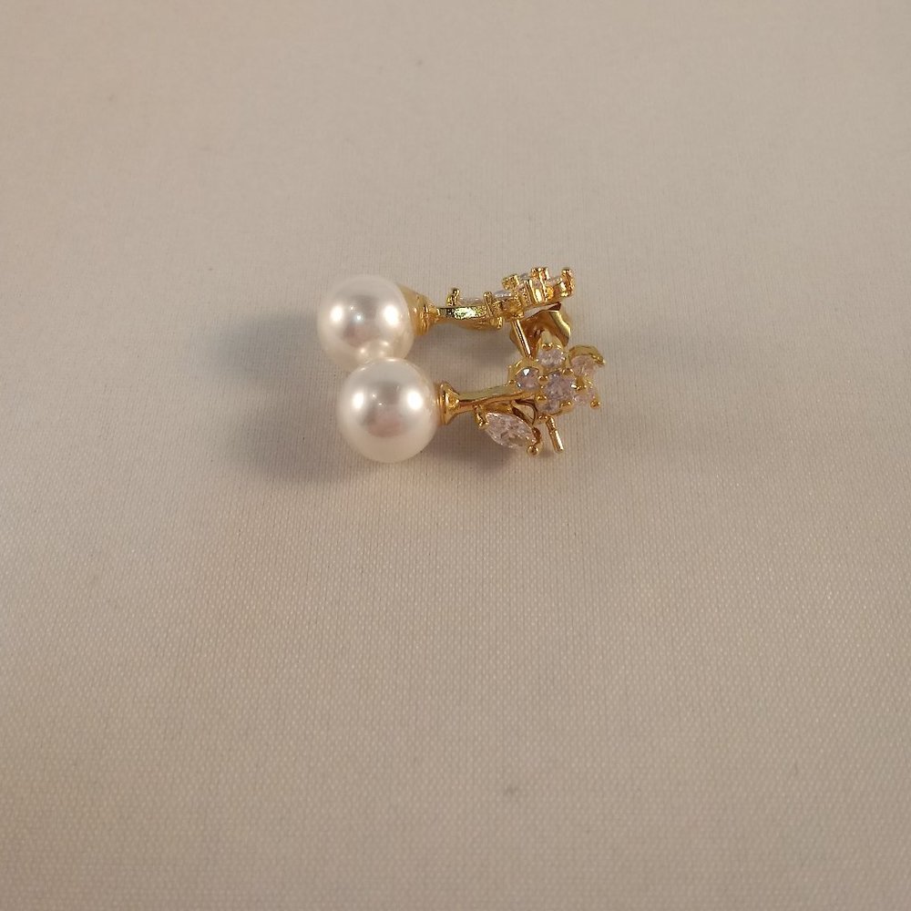 18K Gold Filled Flower Pearl Zircon Stud Earrings - Picture 3 of 3
